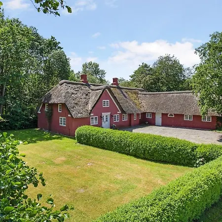 Feriehus Ugenert Ved Skoven Med Spabad Og Sauna
